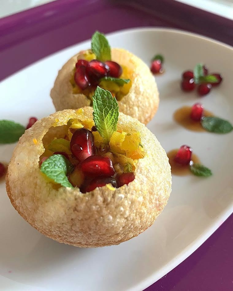Pani puri ripieni di patate e melagrana